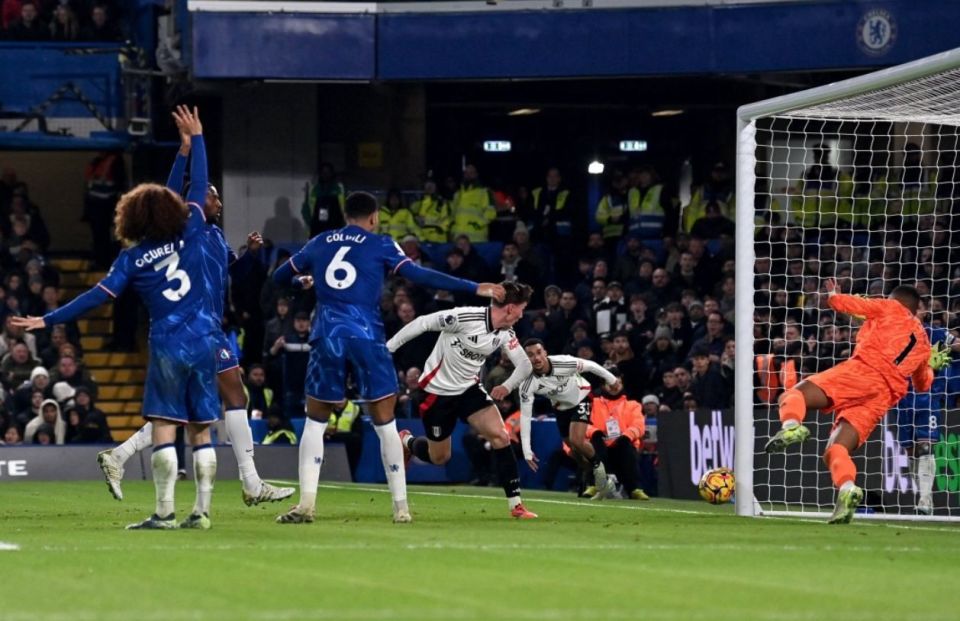 曼联、利物浦近五轮各1胜，英超积分榜曼联积22分，领先利物浦。